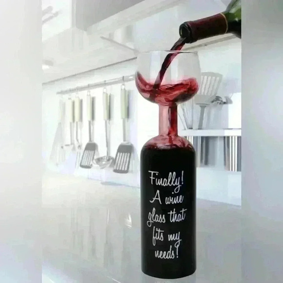 The original Wine Bottle Glass holds a full bottle 750ml - Bigmouth Inc - Picture 1 of 2